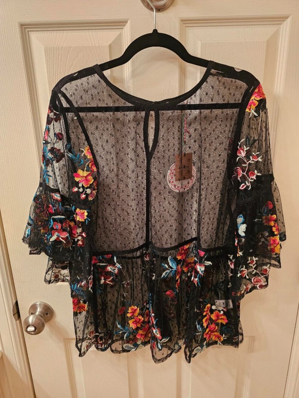 NWT Umgee Medium Black Lace Sheer Blouse w / Floral Detail